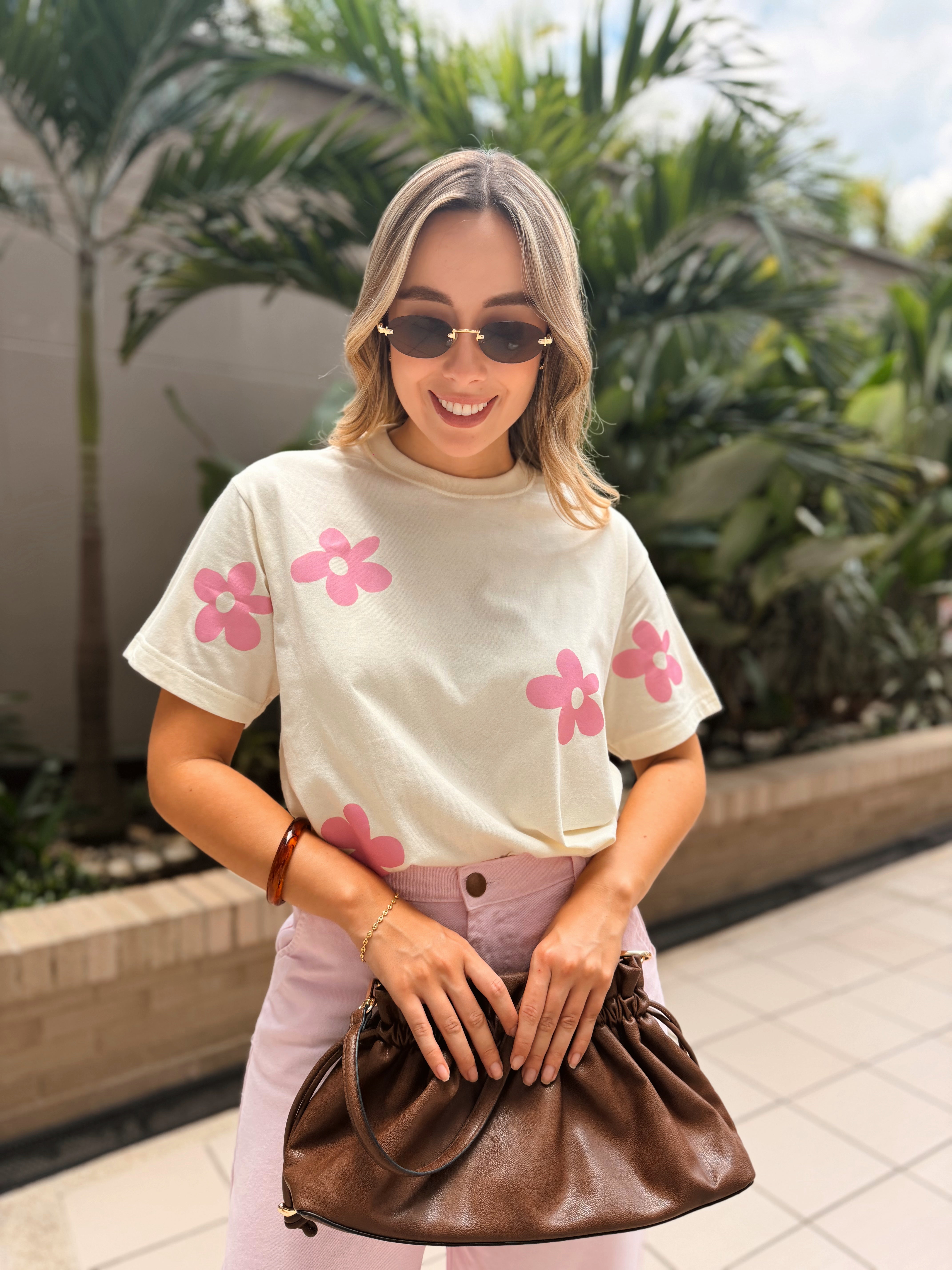 CAMISETA MARFIL FLOR ROSA