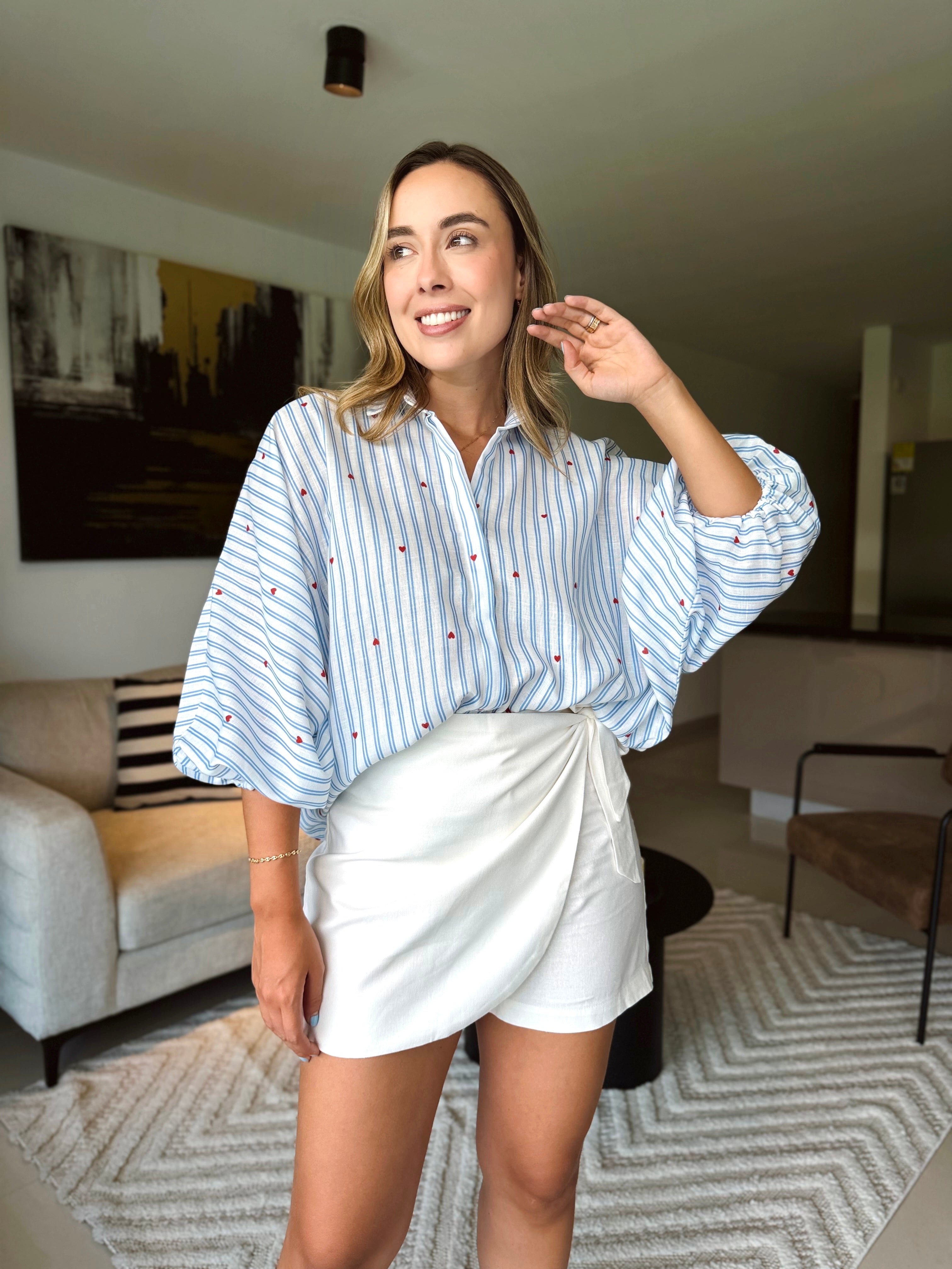BLUSA GEORGINA PRINT RAYAS CELESTES CORAZÓN
