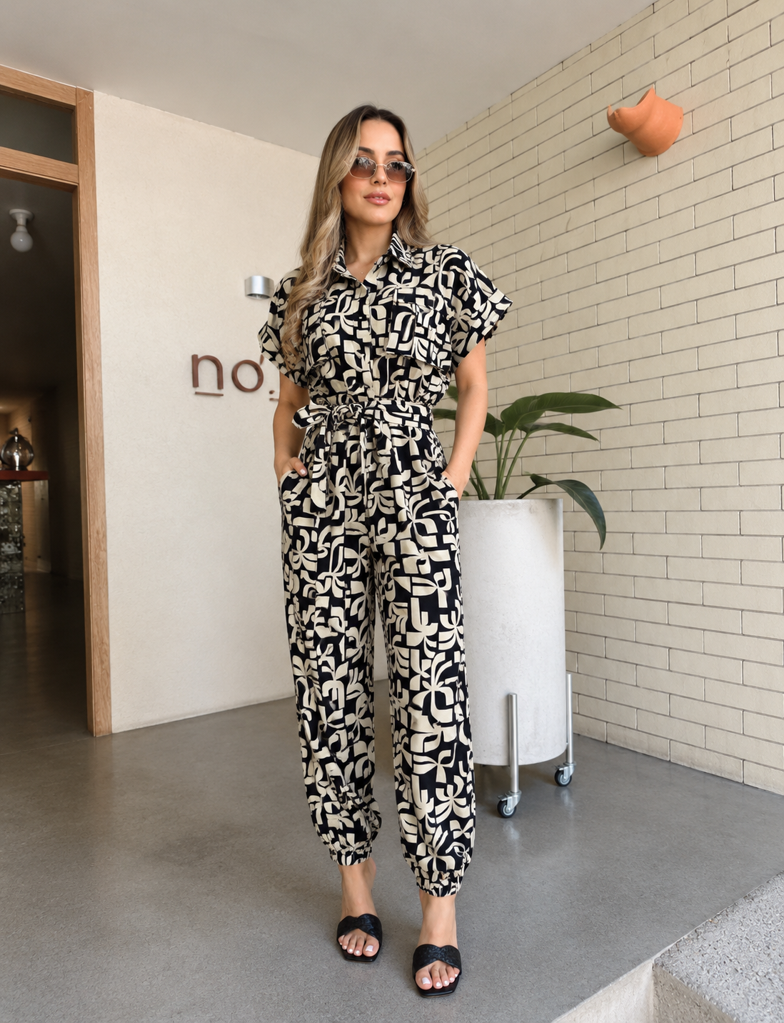 ENTERIZO ÁMBAR FIGURAS BEIGE NEGRO