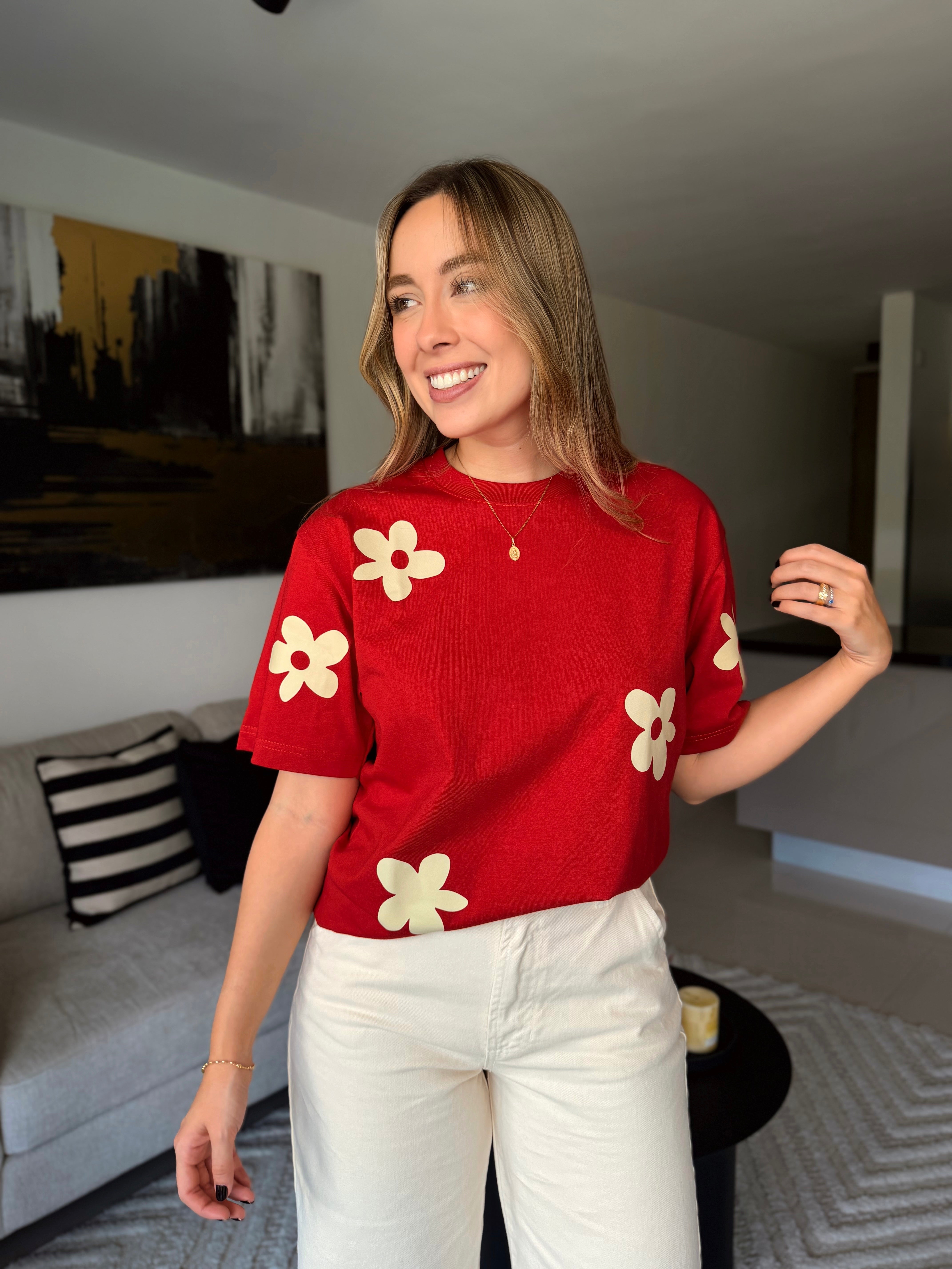 CAMISETA ROJA FLOR MARFIL