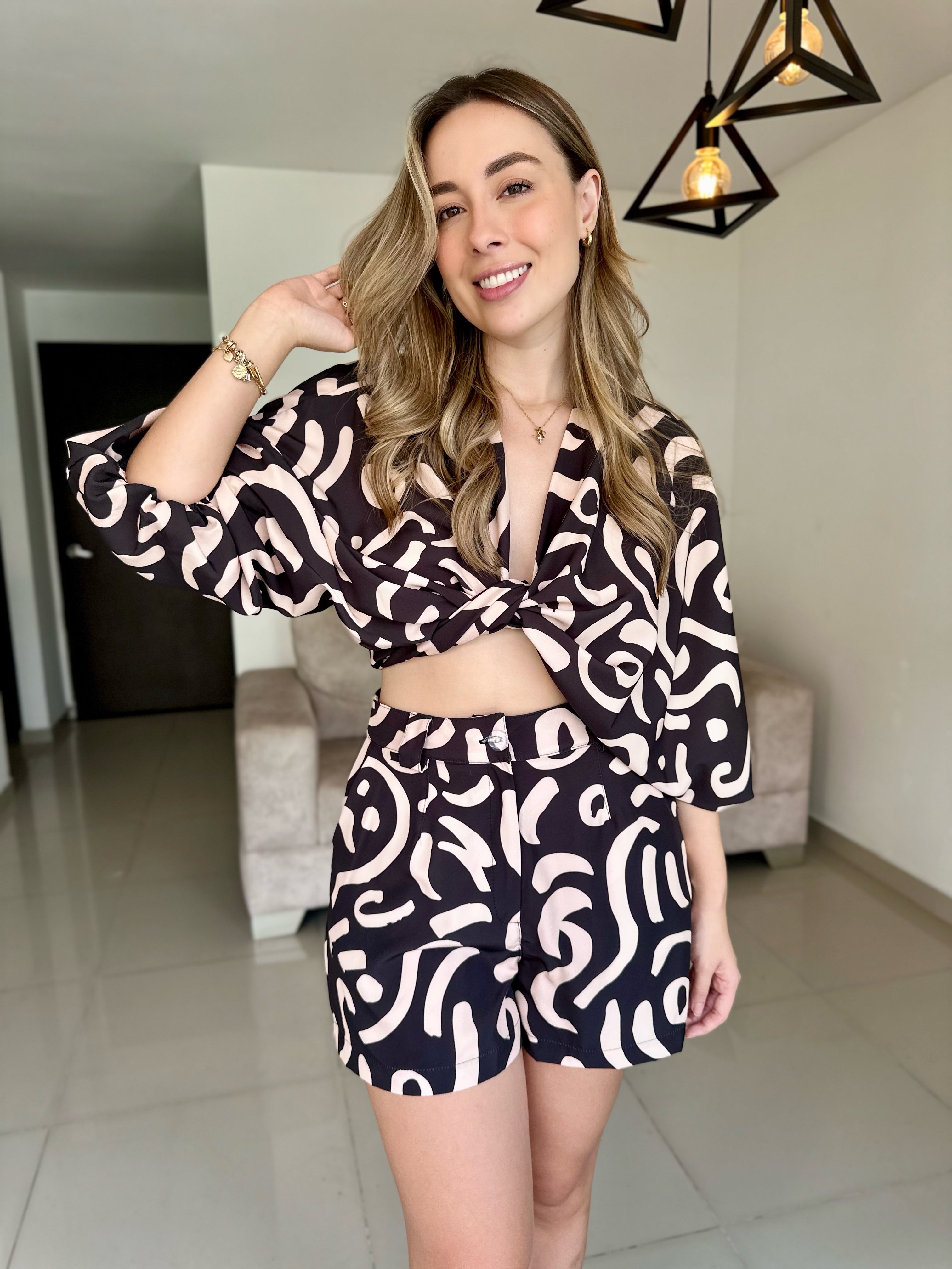 SHORT AGATHA PRINT BEIGE NEGRO