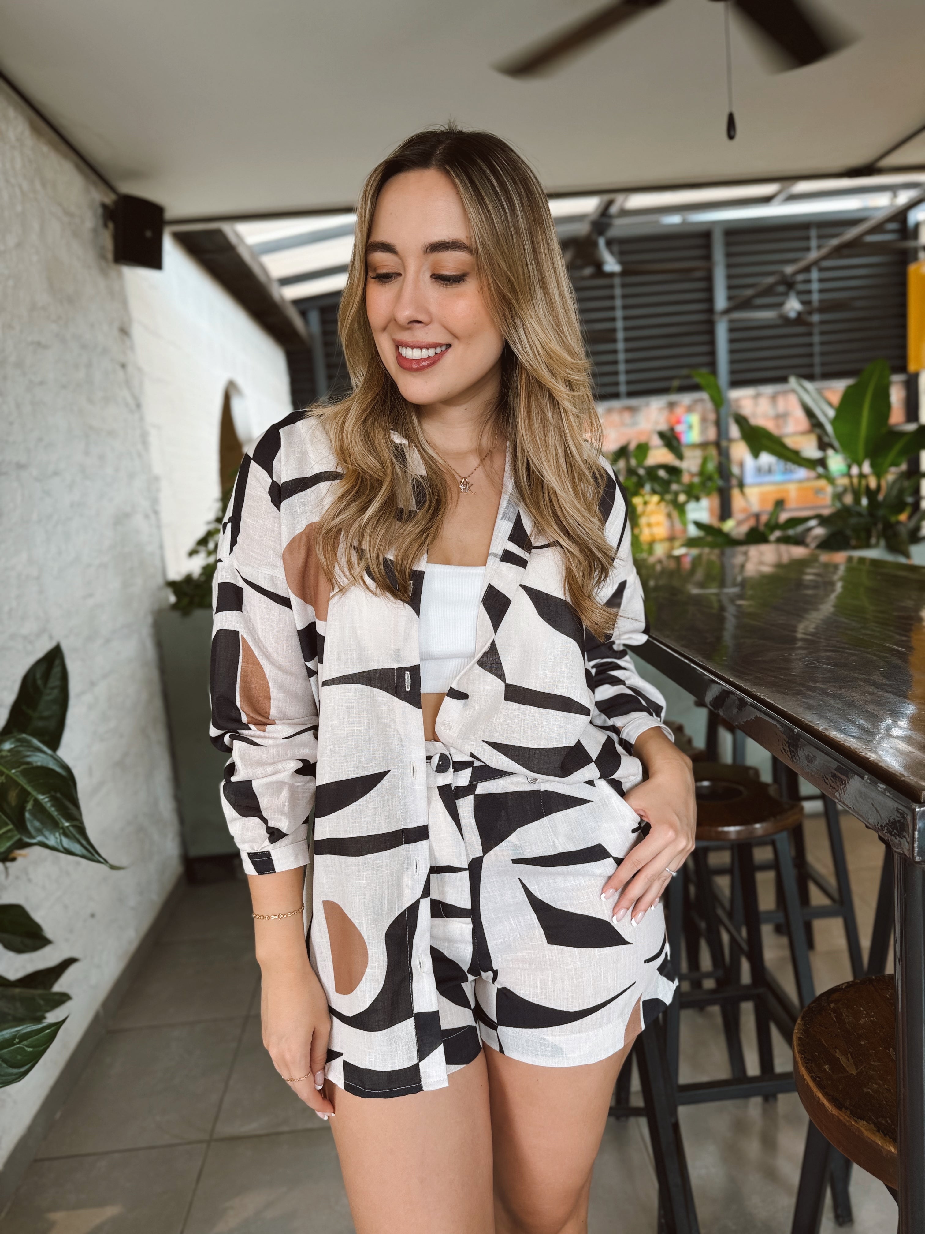 SET HAWAI SHORT PRINT FIGURAS NEGRAS