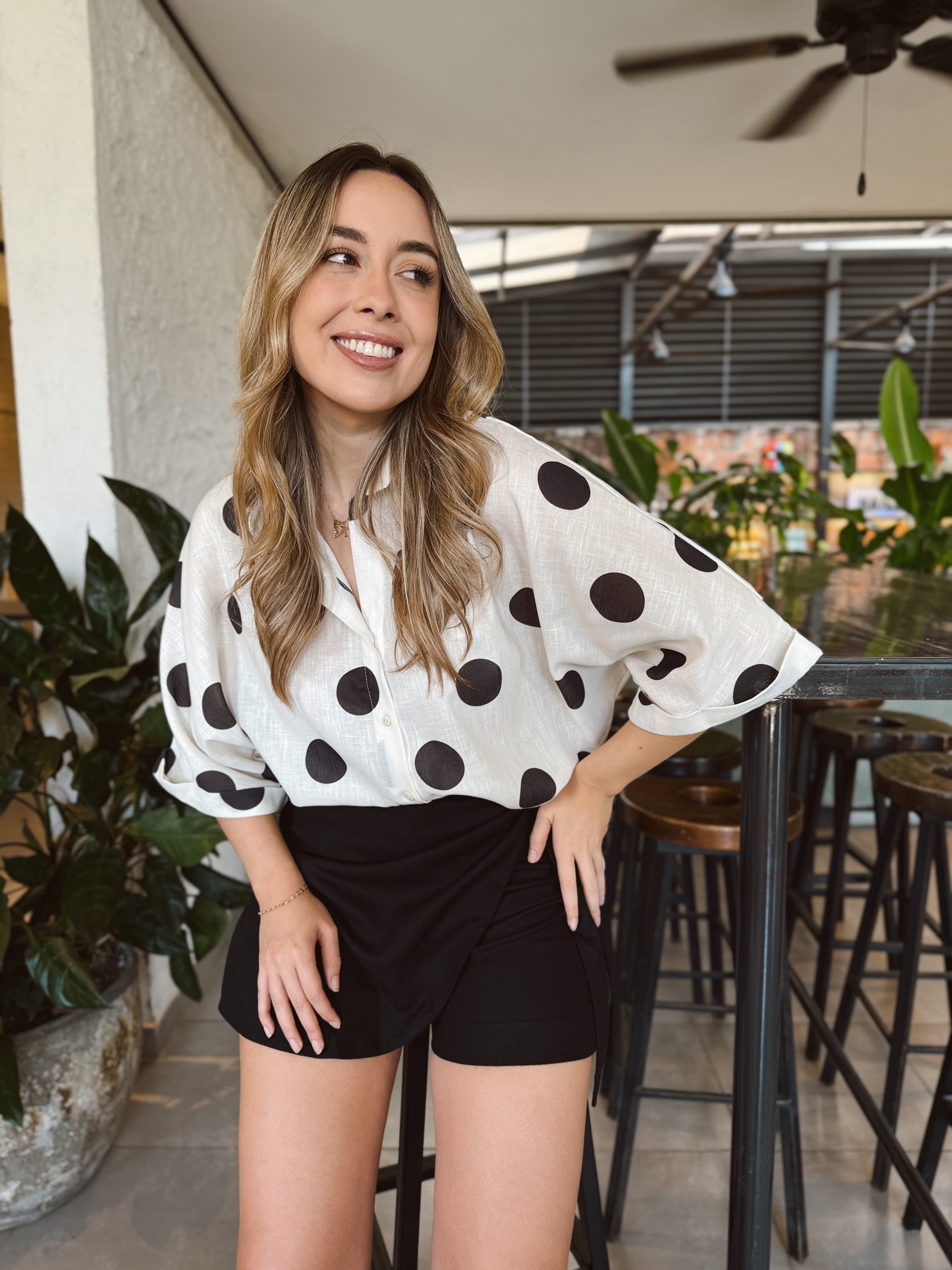 BLUSA LETICIA PRINT LUNARES NEGROS