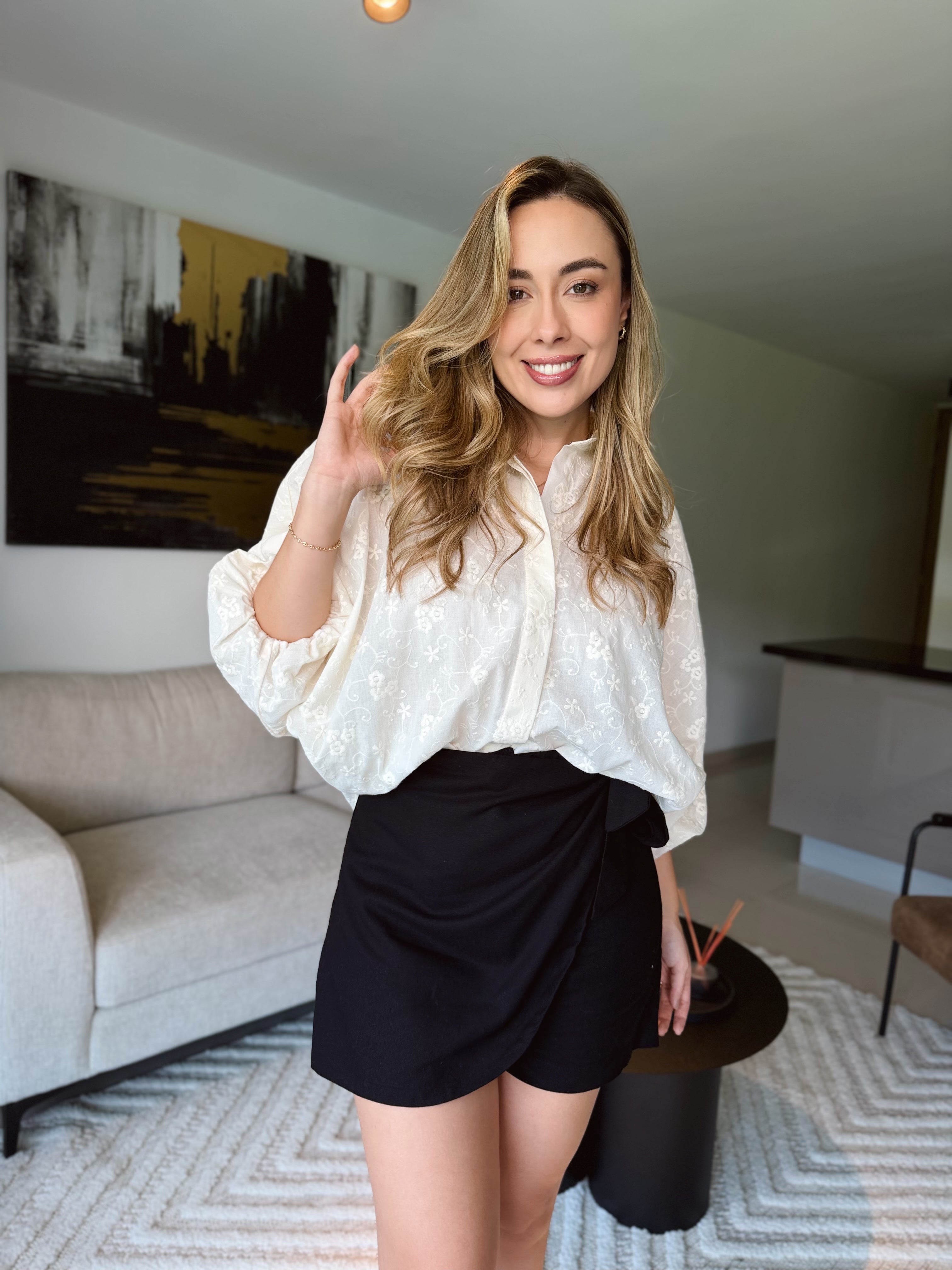 BLUSA GEORGINA MARFIL FLOR BORDADO