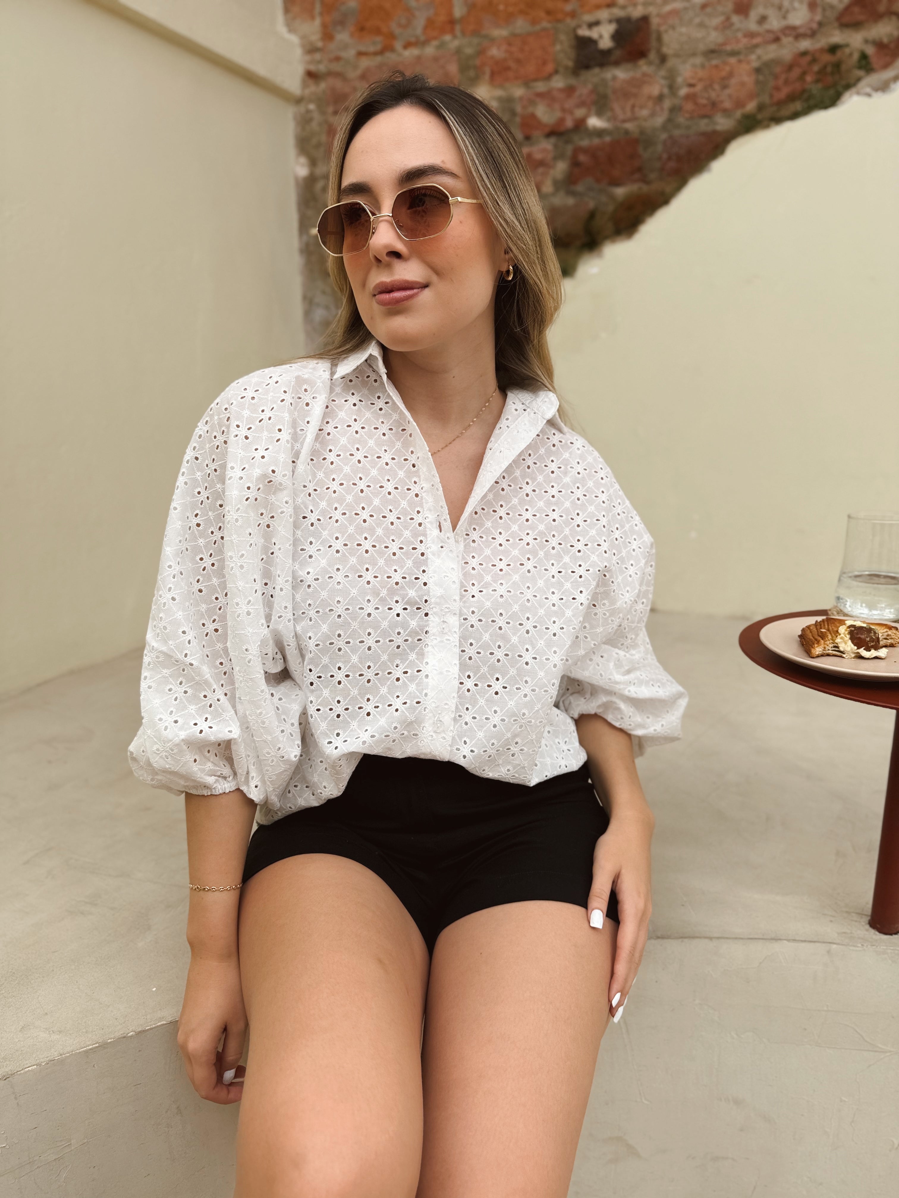 BLUSA GEORGINA OJALILLO PEQUEÑO BLANCA