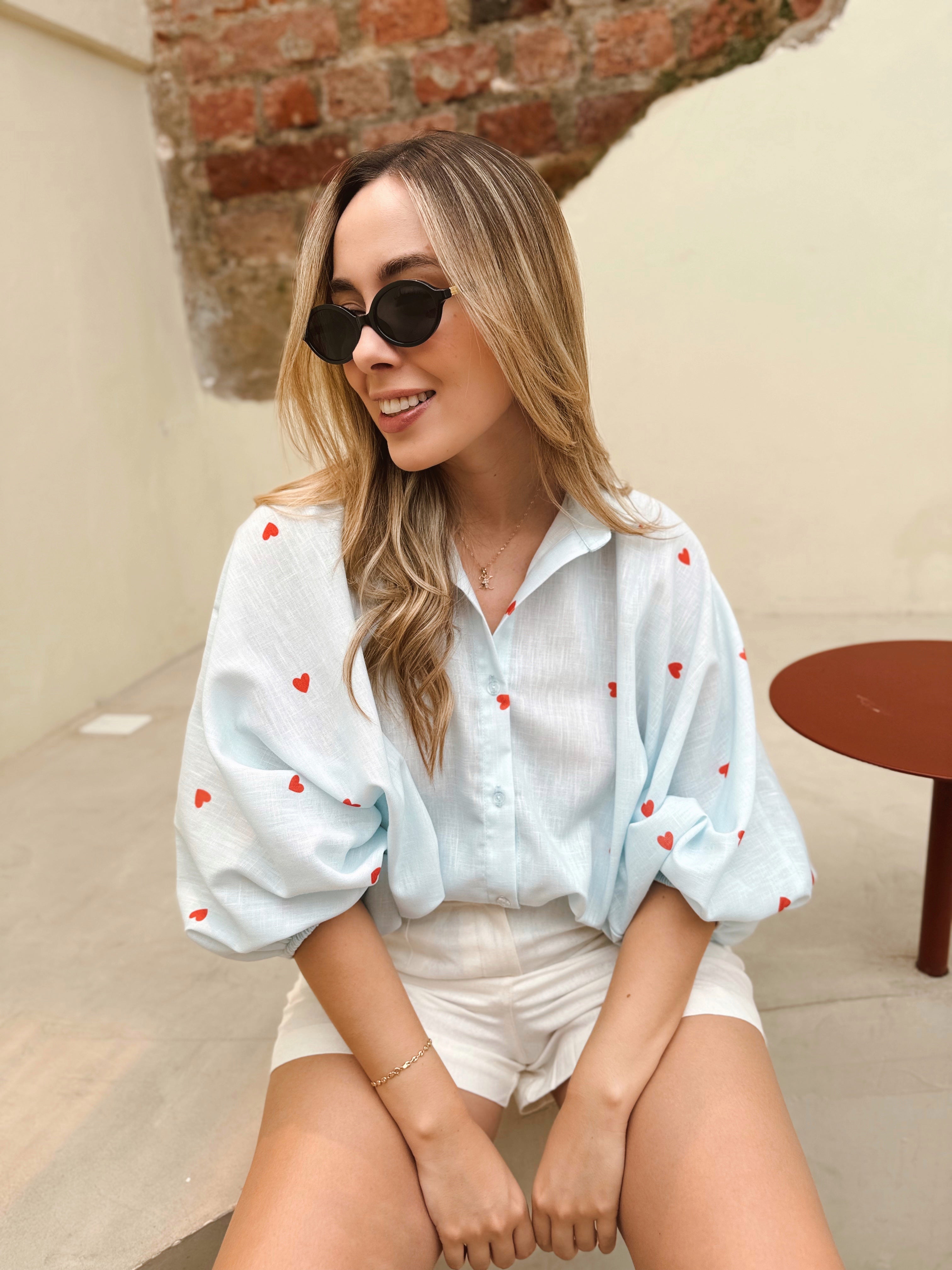 BLUSA GEORGINA CELESTE PRINT CORAZÓN ROJO