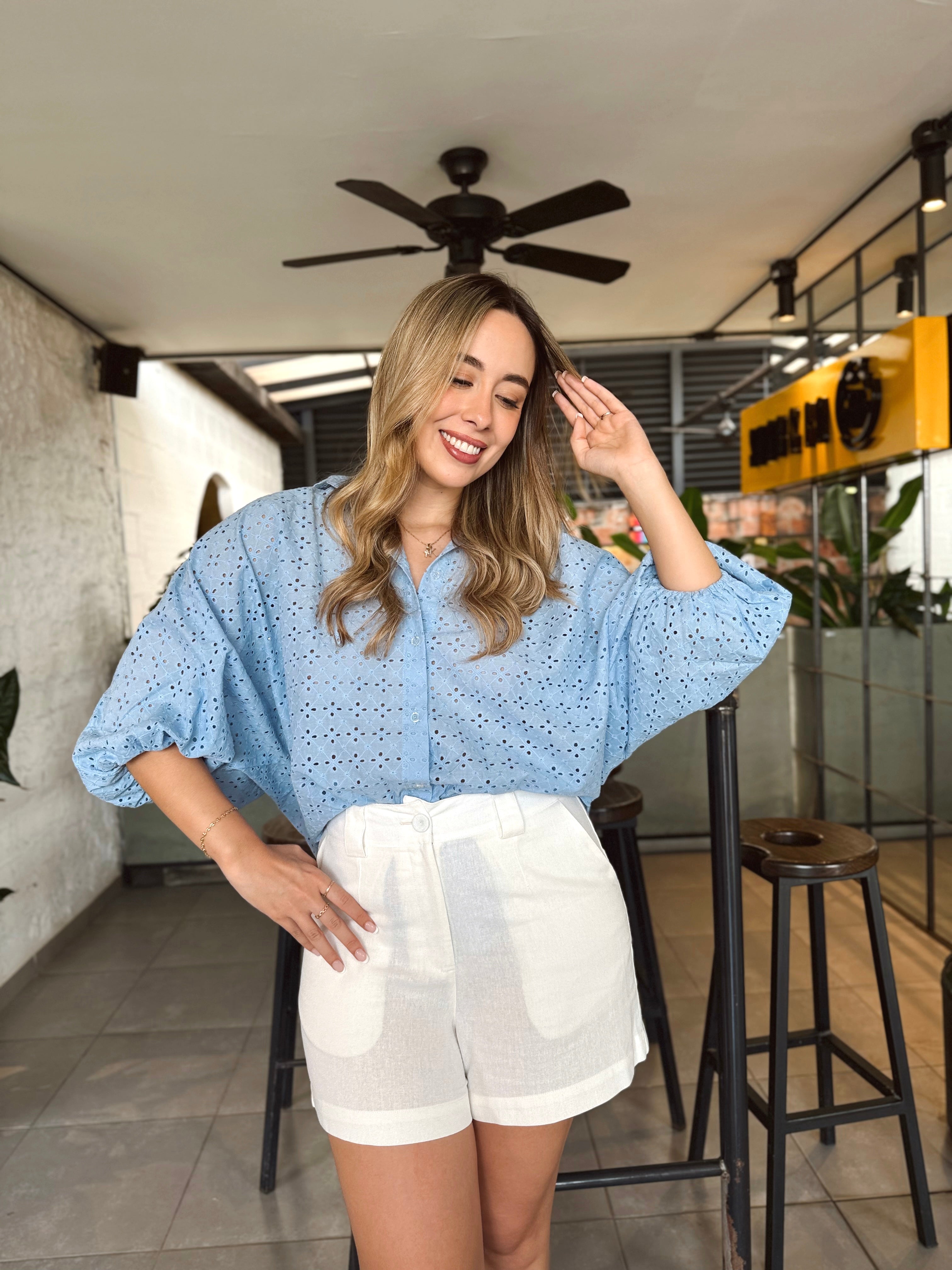 BLUSA GEORGINA OJALILLO PEQUEÑO CELESTE