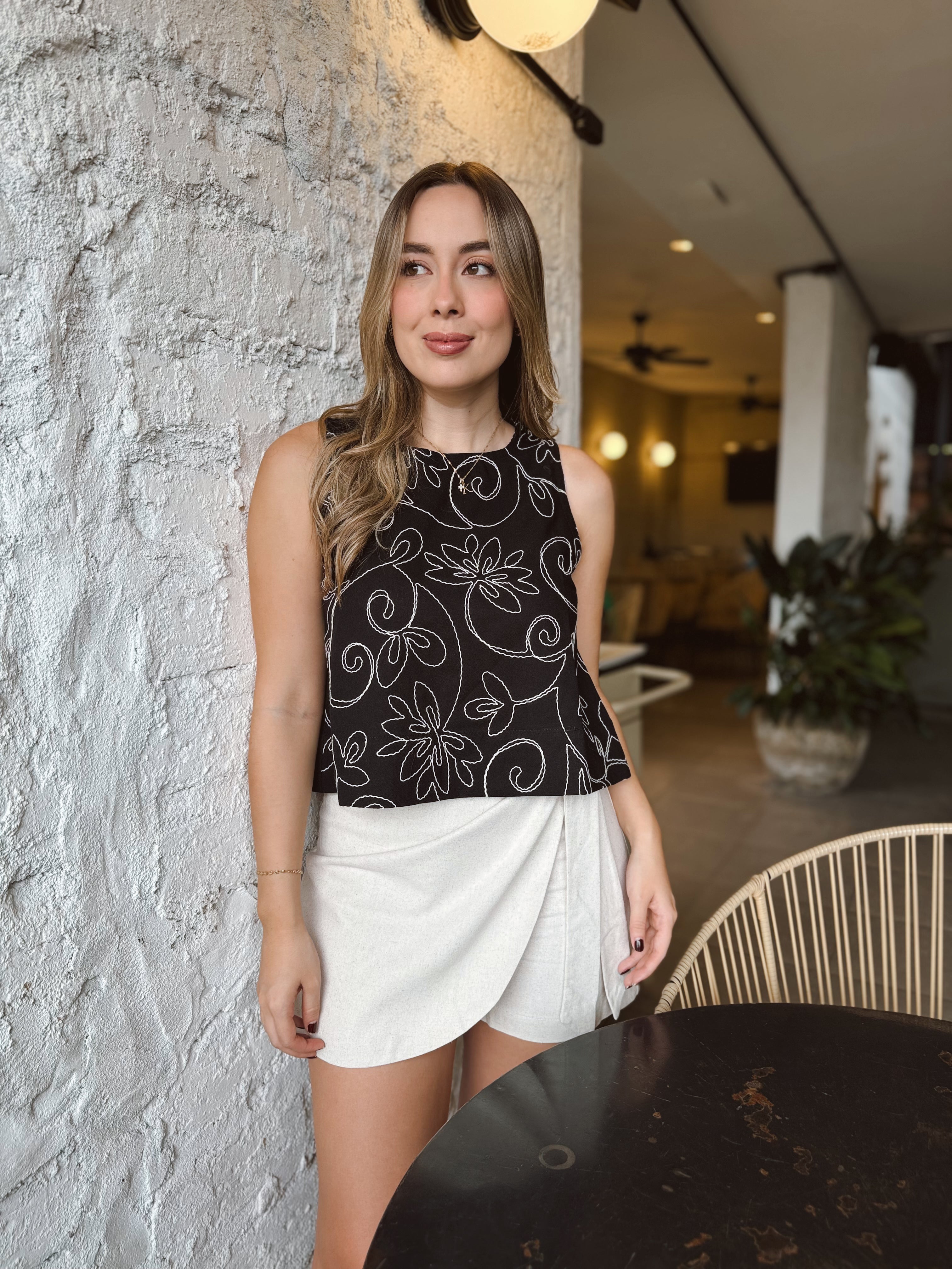 BLUSA SEVILLA BORDADA NEGRA