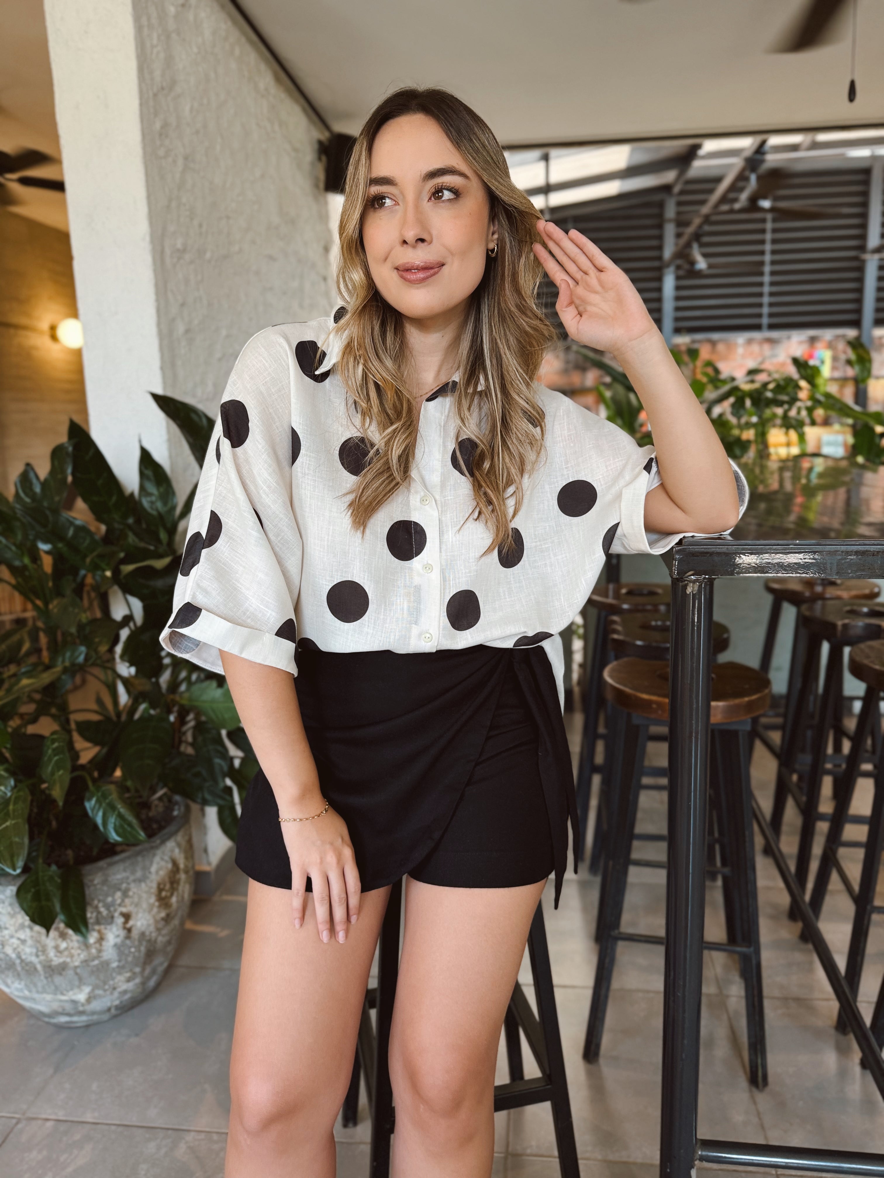 BLUSA LETICIA PRINT LUNARES NEGROS