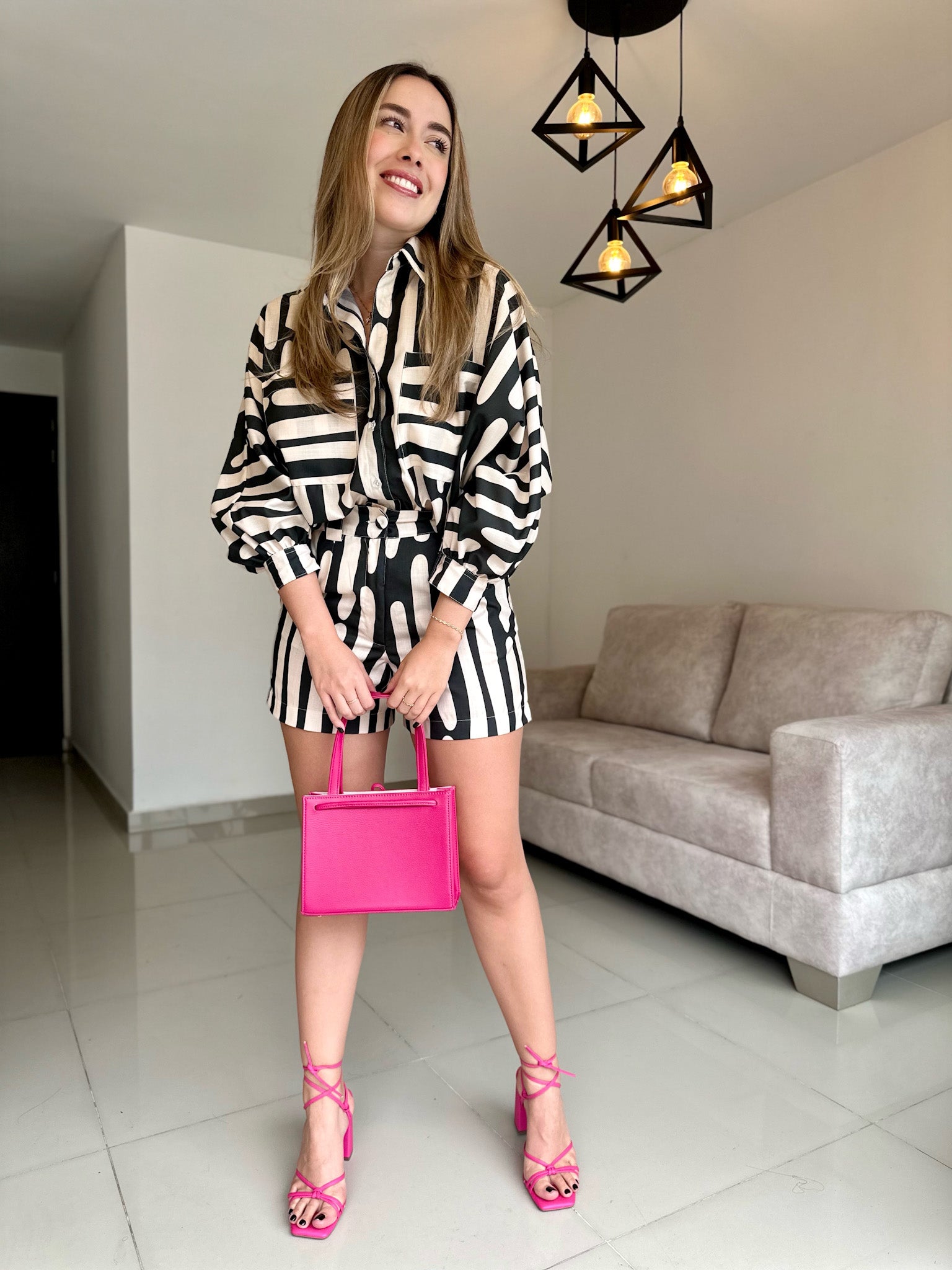 SHORT MERCEDES PRINT BEIGE-NEGRO